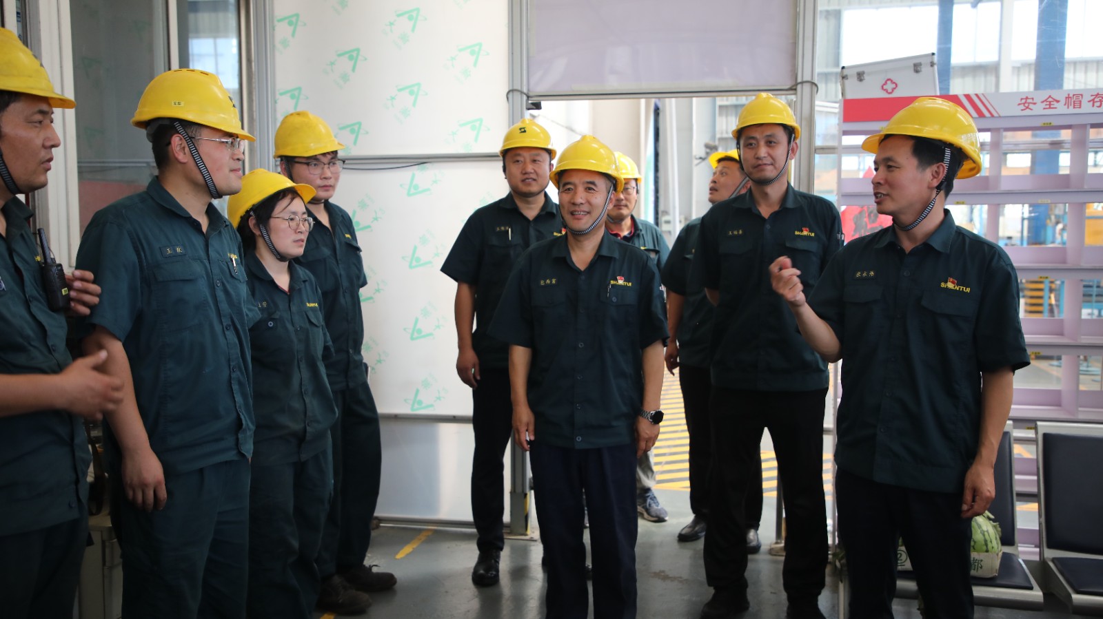 山重建機(jī)公司工會(huì)“夏送清涼”沁人心