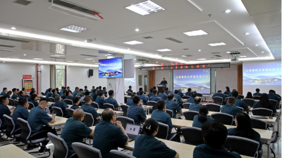 山重建機召開第一期“山重建機大講堂”